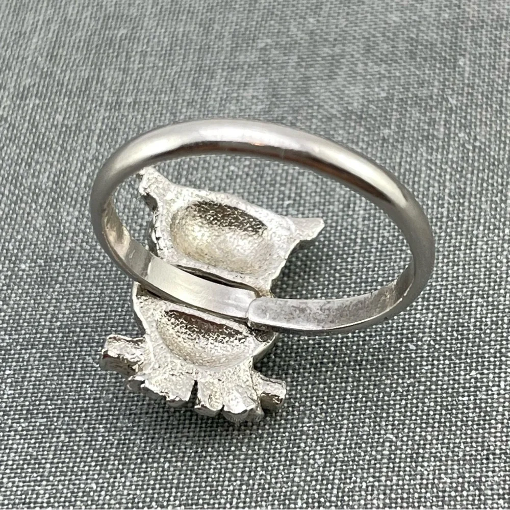 Cute Vintage 70s Sarah Coventry Adjustable Owl Ring with Purple Rhinestone Eyes - Picture 9 of 9